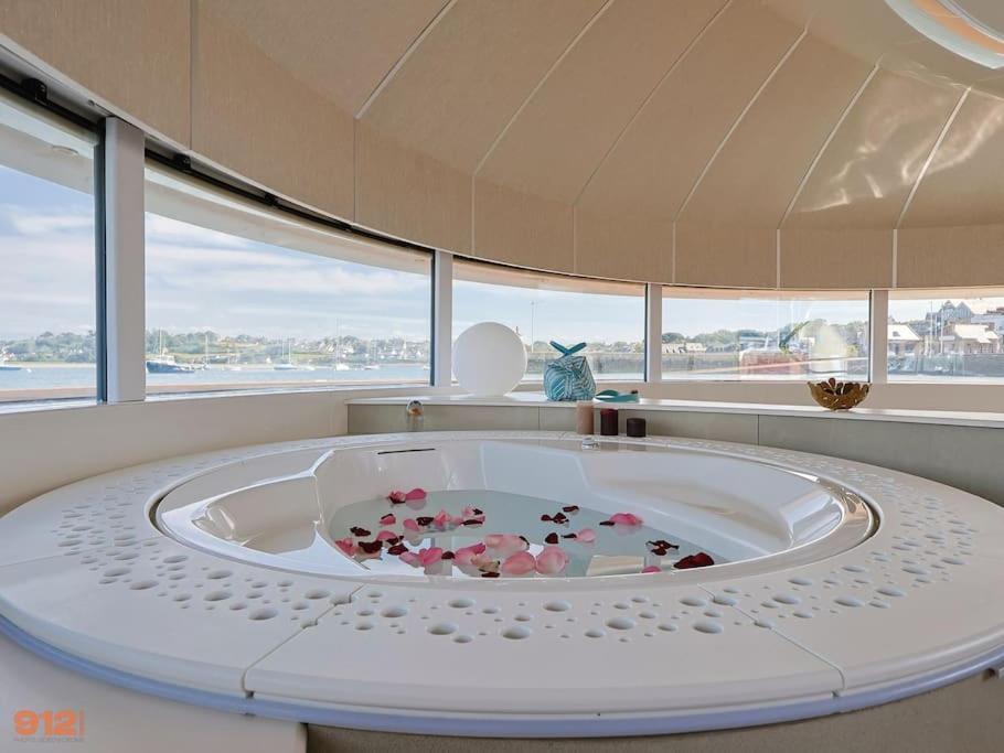Anthenea Suite Hoteliere Flottante Перро-Гирк Экстерьер фото